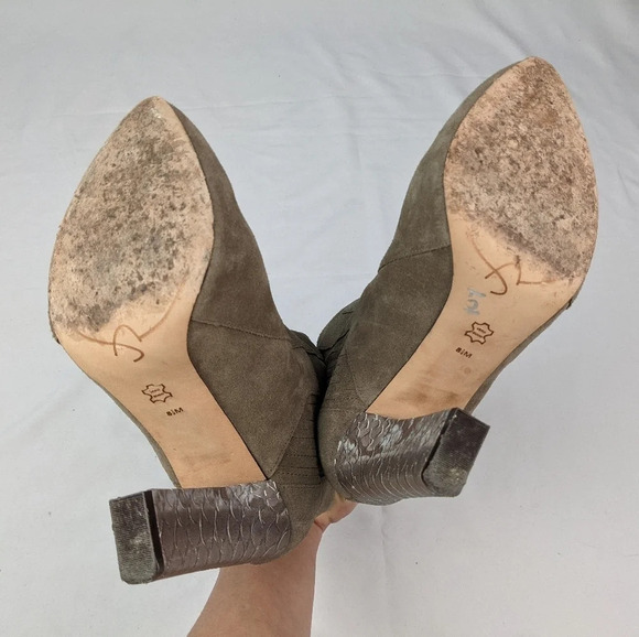 Joan & David Dapraxy Taup Heeled Ankle Boots Booties Metallic Snake Skin 8.5 M - Picture 8 of 12